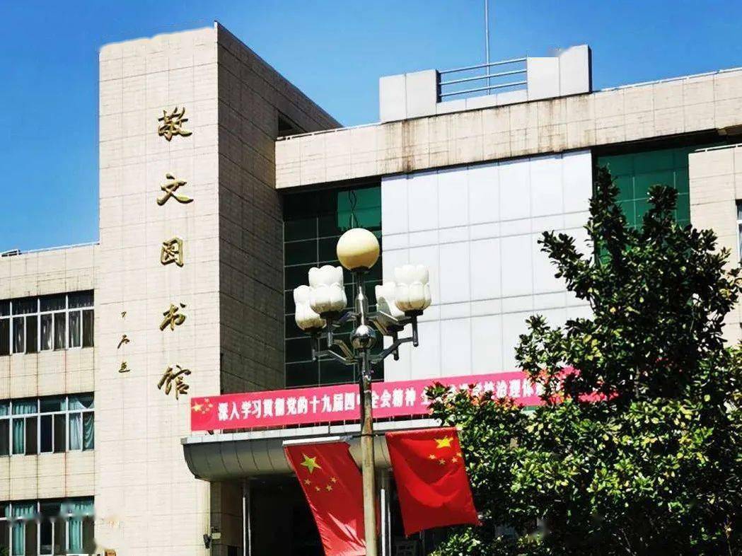 钟楼,大概是所有泉山校区的同学进入江苏师范大学第一眼看到的建筑吧!