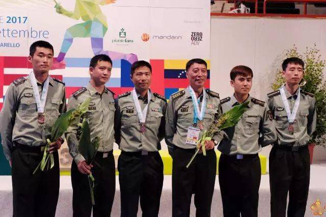 建军节国际军体击剑比赛上为中国队斩金夺银的他们