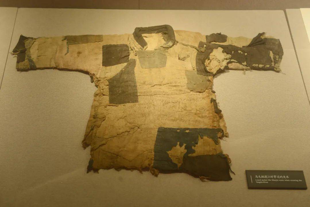 它就是渡江英雄马毛姐当年穿过的一件破棉袄