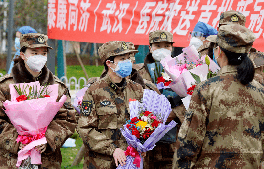 热血军旗女兵图片