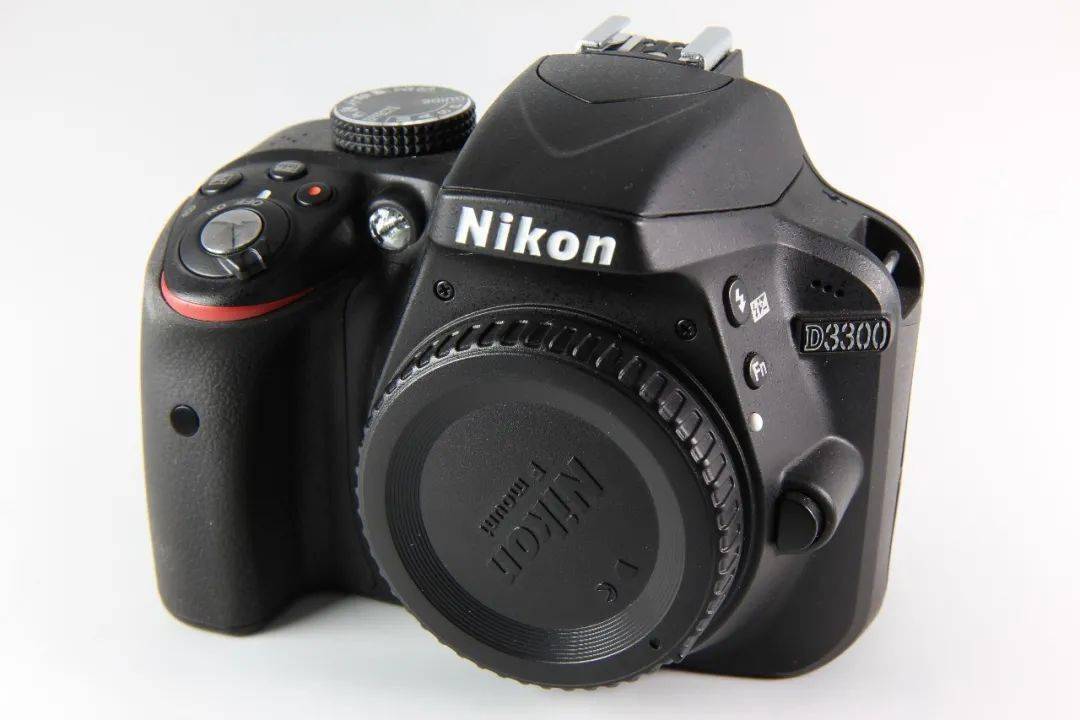 14,尼康d3300 成色99新 全套包装 1300元13,佳能600ex 闪光灯 成色99