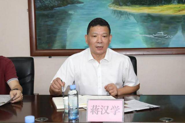 自治区党委副秘书长信访局局长卢万兵到广西法治日报社调研信访宣传