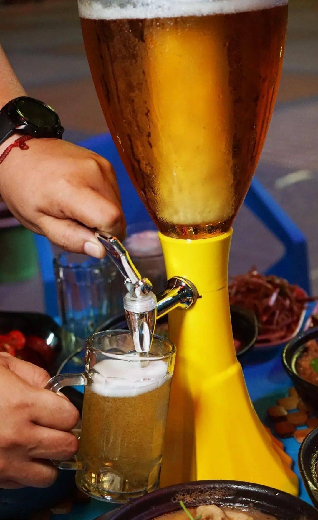 爆小龙虾99一斤半啤酒1元1瓶这家美食广场猛闯聊城夜宵圈没有两个胃怕