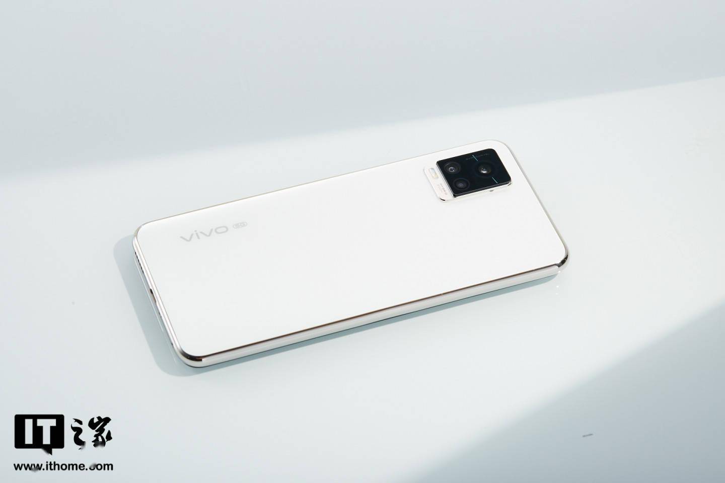 【it之家开箱】vivo s7 月光白图赏