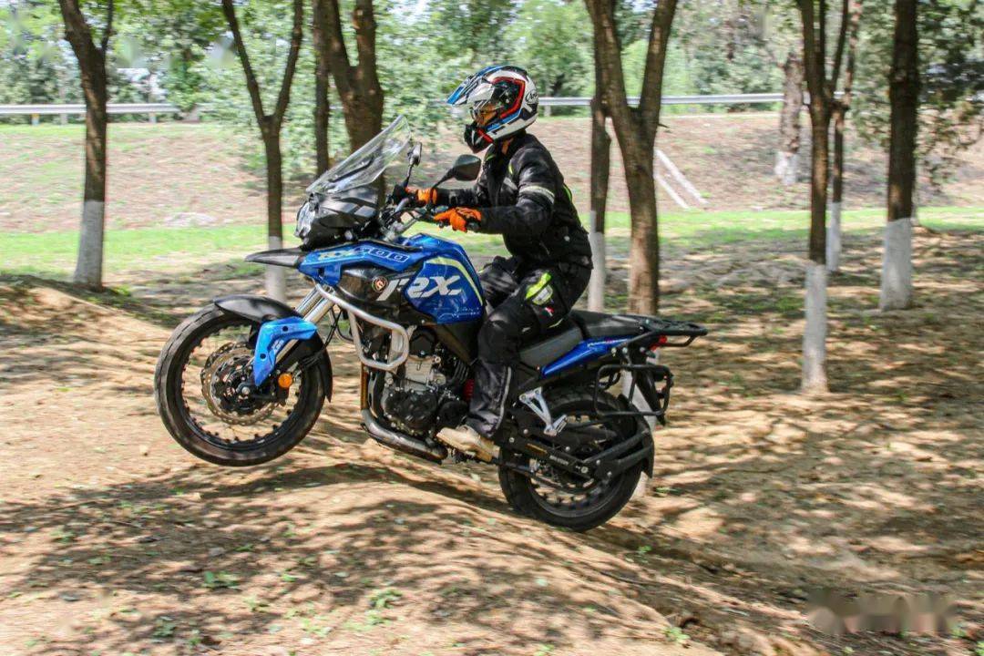 越野车级动力感受的国产拉力试驾赛科龙rx500