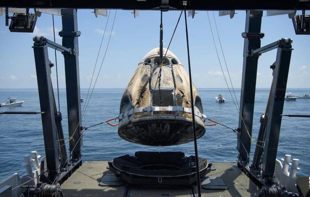 图说载人龙飞船重返地球记