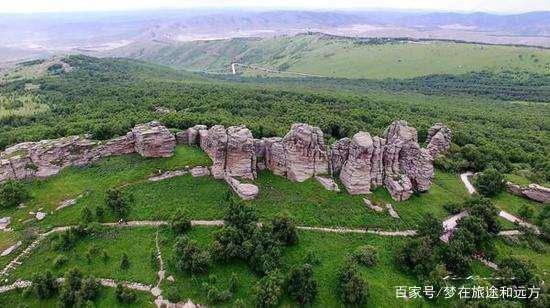 召庙,既有千年古刹之深邃,又有山峰幽谷之奇妙,自古就有北五台之称