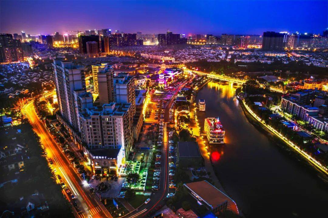 华阳夜景 荣庆军摄