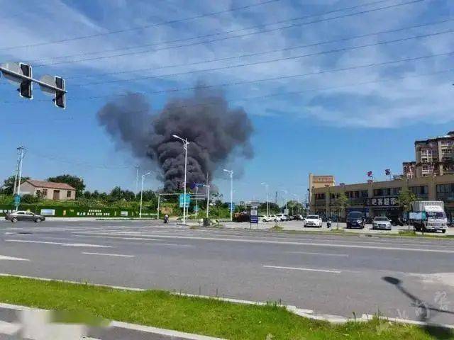 日前在广东佛山顺德区一物流园也发生了一起让人揪心的火灾.