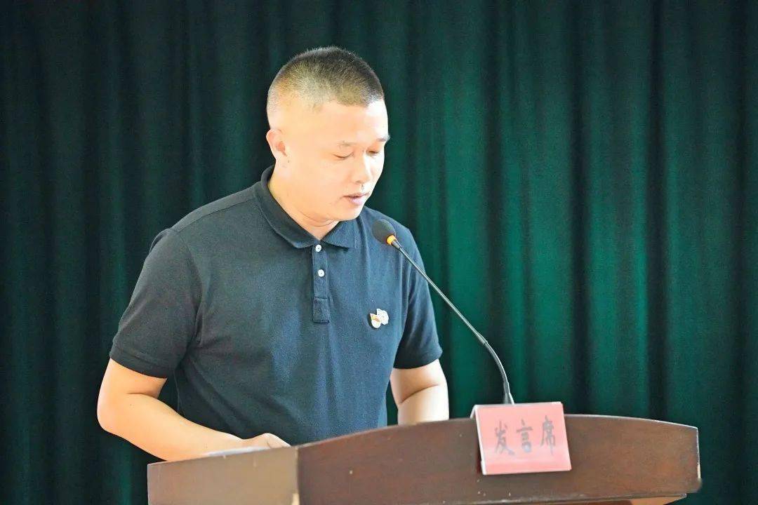 位 检 查8月4日上午,奉城镇党委书记陈纪忠,镇党委委员万卫华,副镇长