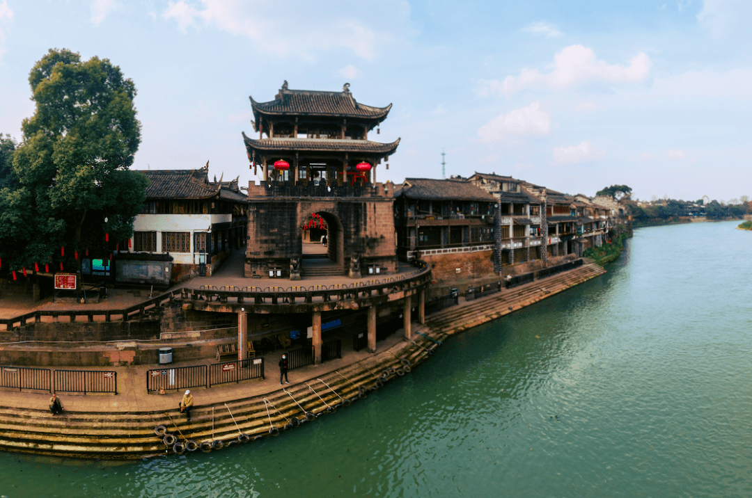 黄龙溪古镇开启美好八月