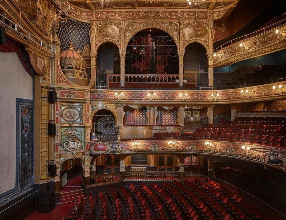 deborah mcghee,莎士比亚环球剧院管理员,建筑运营主管.