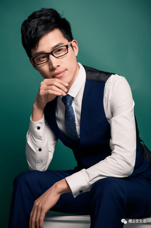 基地小虎(星月组合男成员)原名:卢晓武身份:创作型歌手,混音师签约