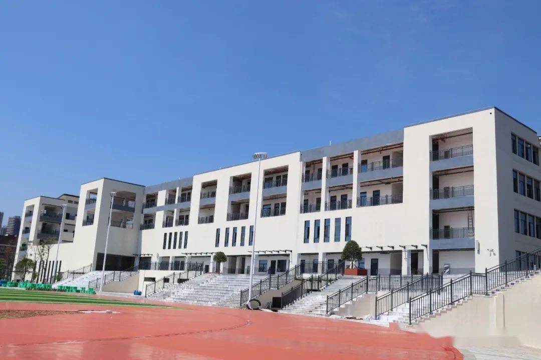 多图新校探访隆兴中学今秋开学新增2400个学位