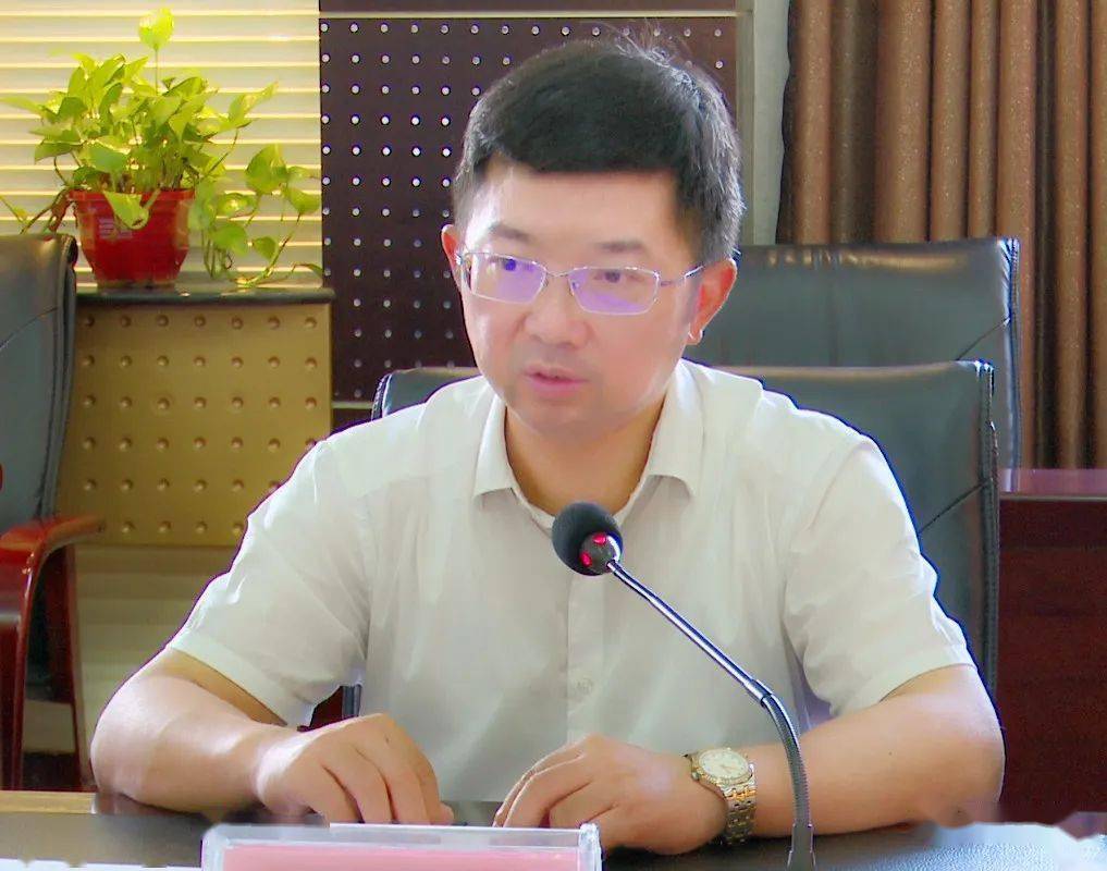 近日, 县委书记黄智迅 在行政中心北六楼作资溪县"好人主义之害"解放