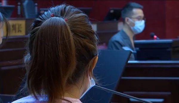 仁怀男子怀疑女友出轨竟然用刀捅刺女友腹部颈部又用刀捅自己腹部两刀