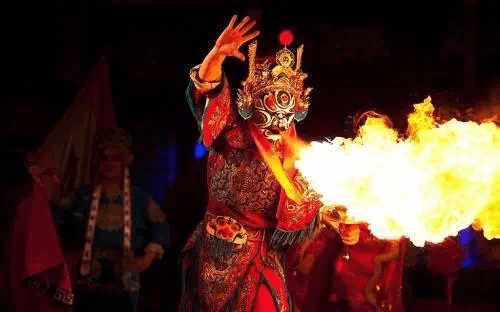 当川剧变脸遇上喷火特效是什么样子?