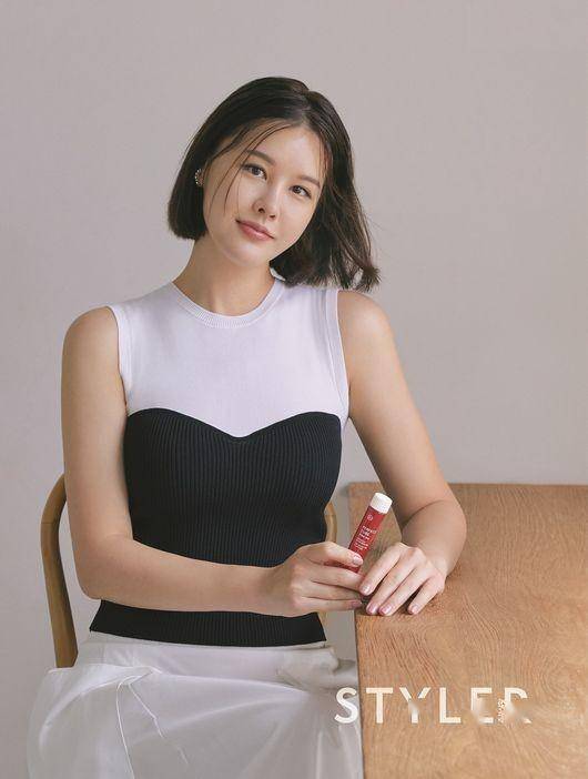 韩国女艺人朴恩智的最新杂志写真 今天在网上曝光,吸引了广大粉丝的