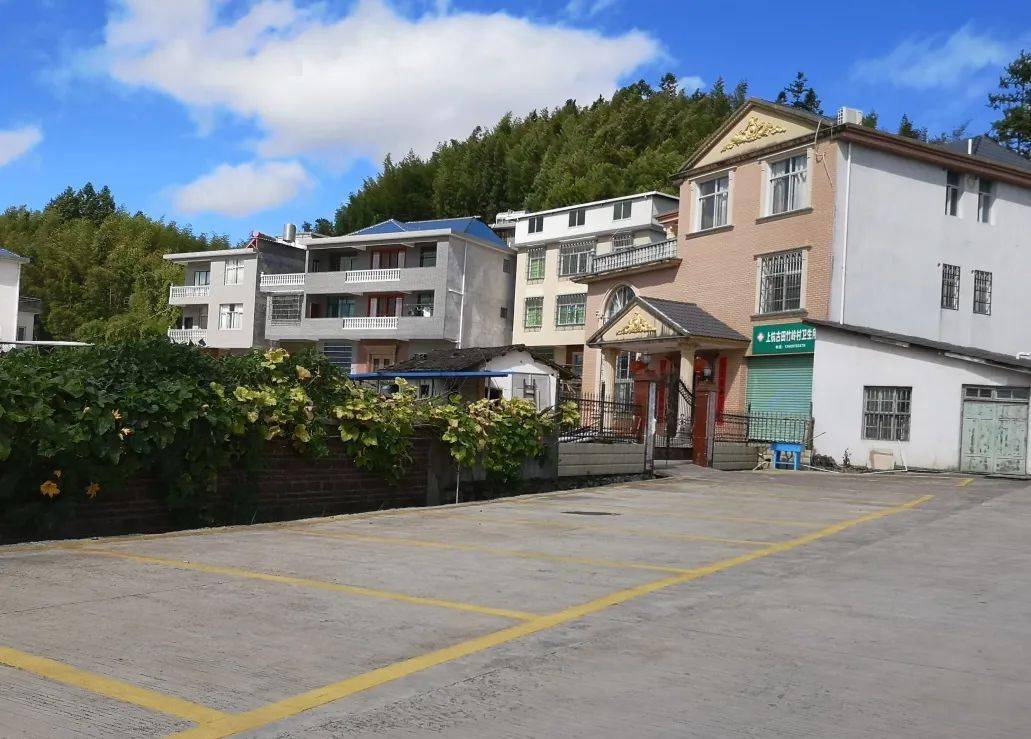 【海气|三下乡】风展红旗如画,乡村建设正忙_竹岭