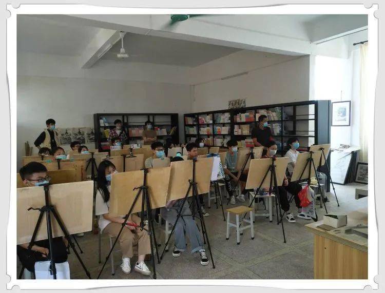 霖田高级中学是一所年轻充满活力的高中熠熠生辉