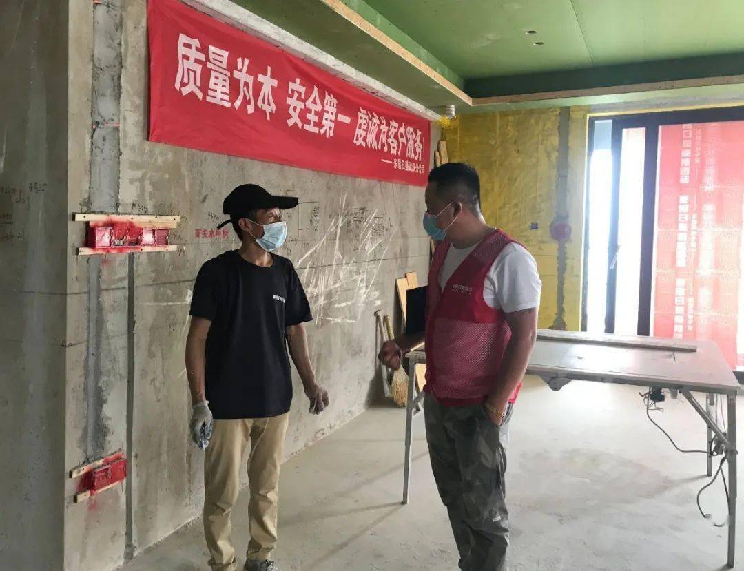 东易日盛工地夏季慰问施工安全身体力行