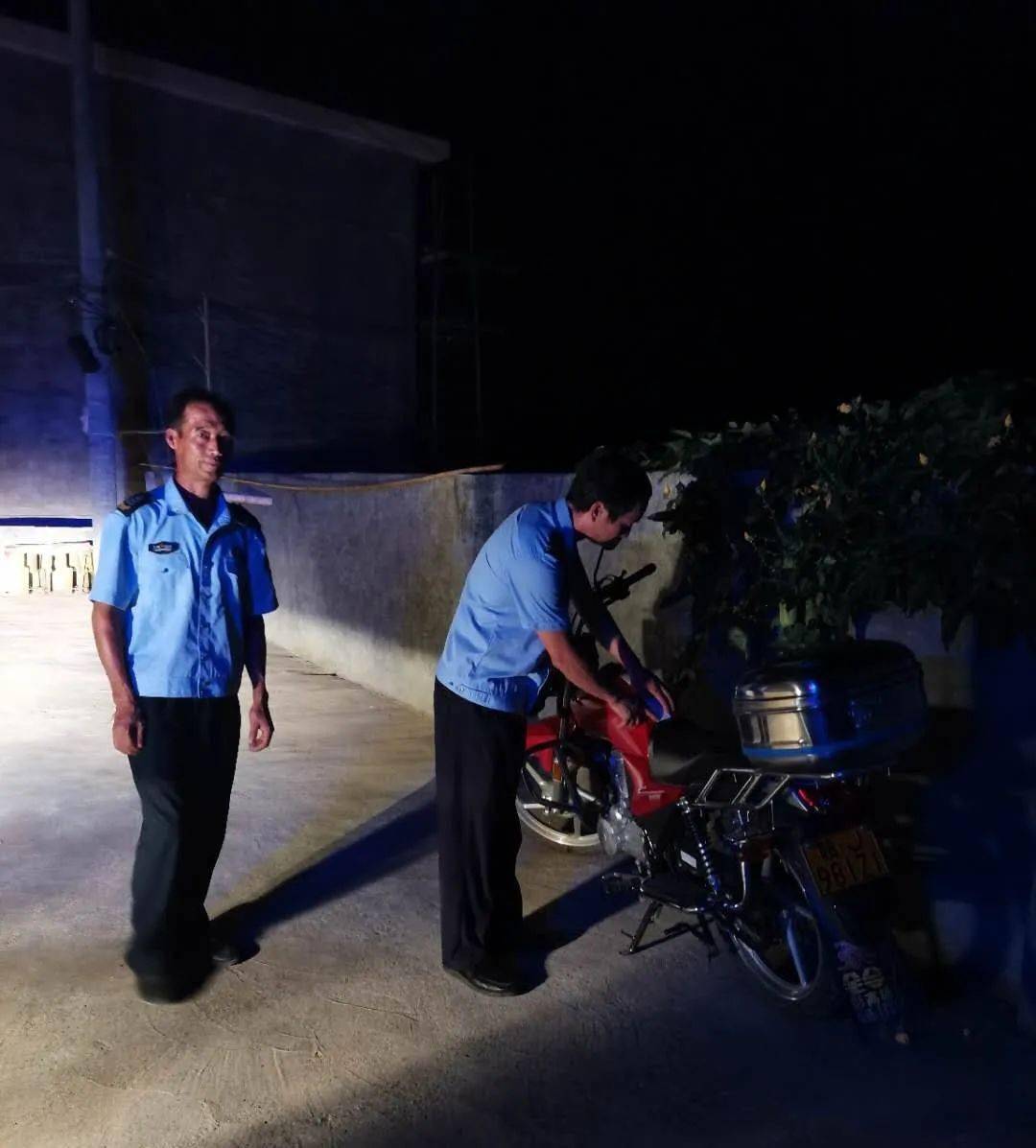 扫黑除恶上栗彭高群防群治织密基层治理防护网
