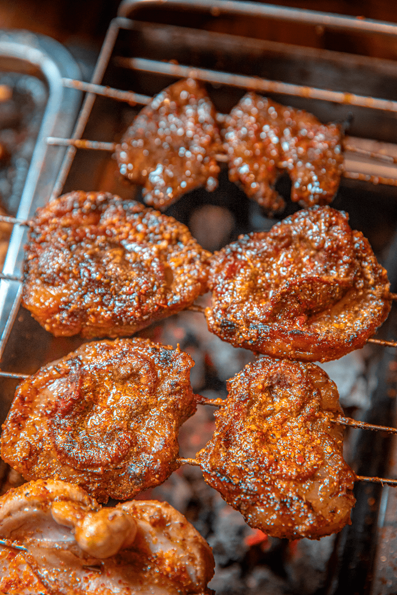 "凡是陆氏一方烧烤的铁粉,多半进门第一句会问:油腰没什么好说的,一人