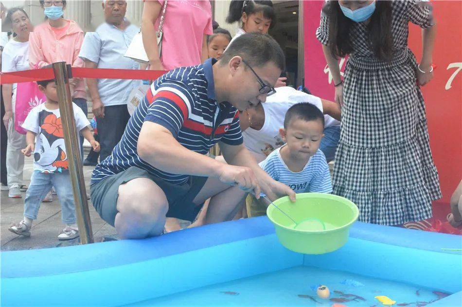 巴黎名城清凉夏日趣味捞金鱼活动欢乐上演人气爆棚