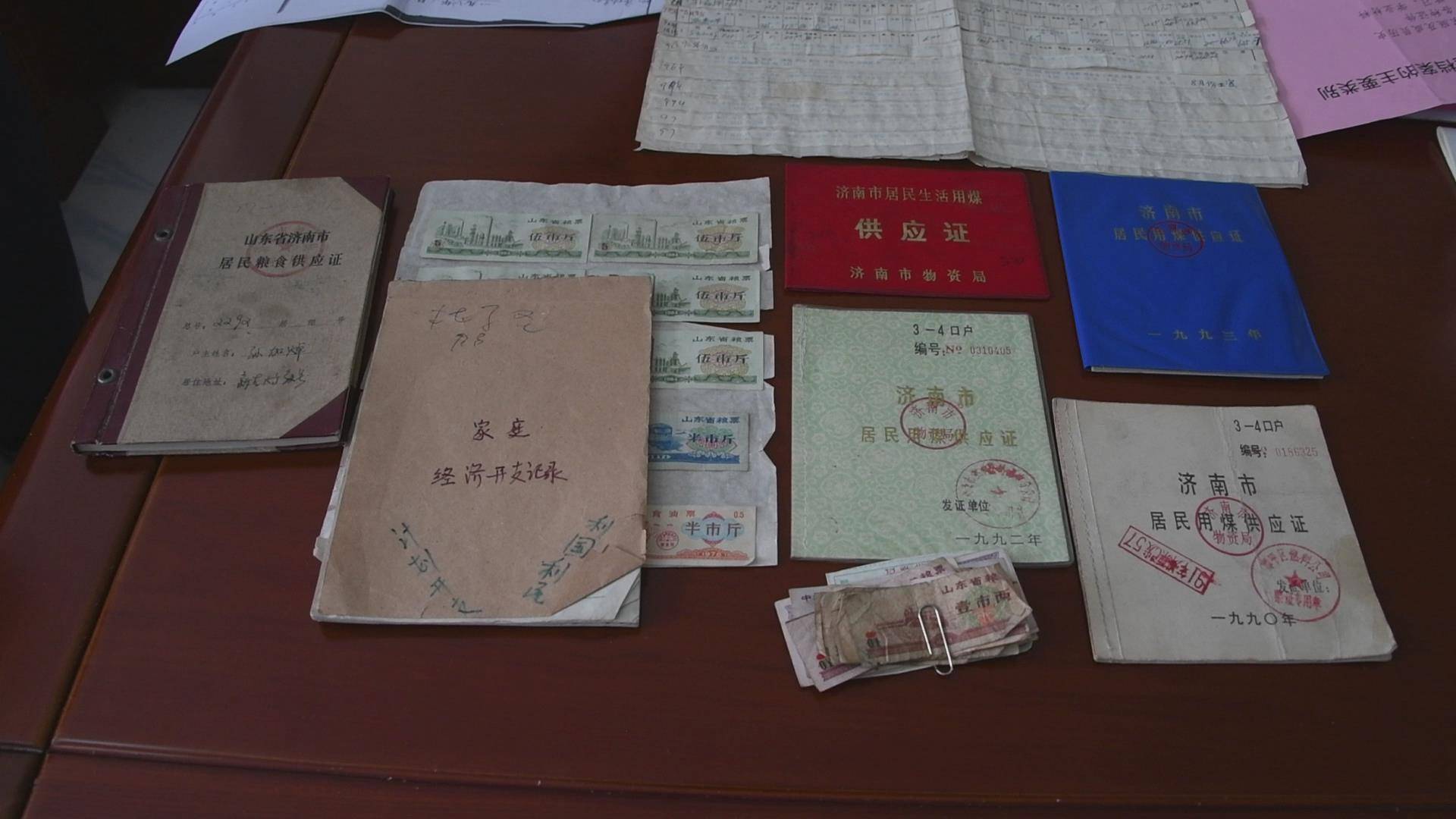 老孙的家庭"档案馆"