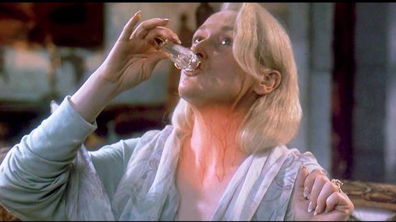 女子喝了一瓶神奇药水不仅青春永驻皮肤也越来越好