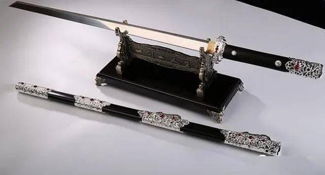 利刃出鞘盘点各种精致美观的传统刀剑总有一款让你心动