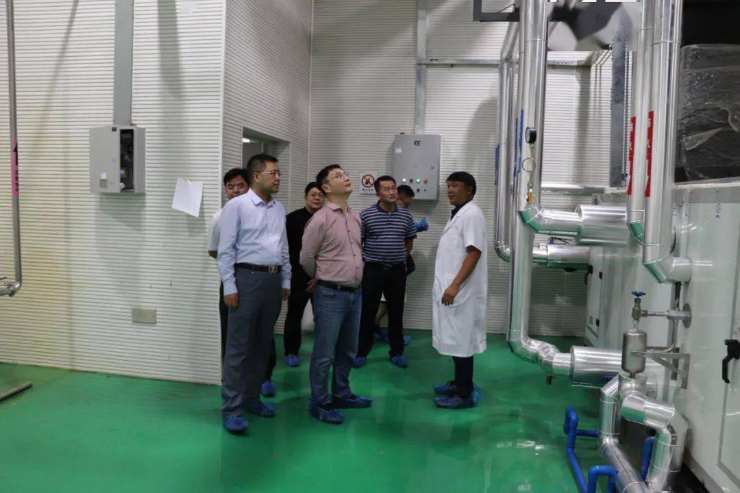 云南省食品药品监督管理局局长刘本军一行莅临曲靖市中医医院中药制剂