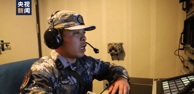 舰艇刚到达预定海域后就接到敌情通报,战斗警报拉响,信阳舰官兵迅速按