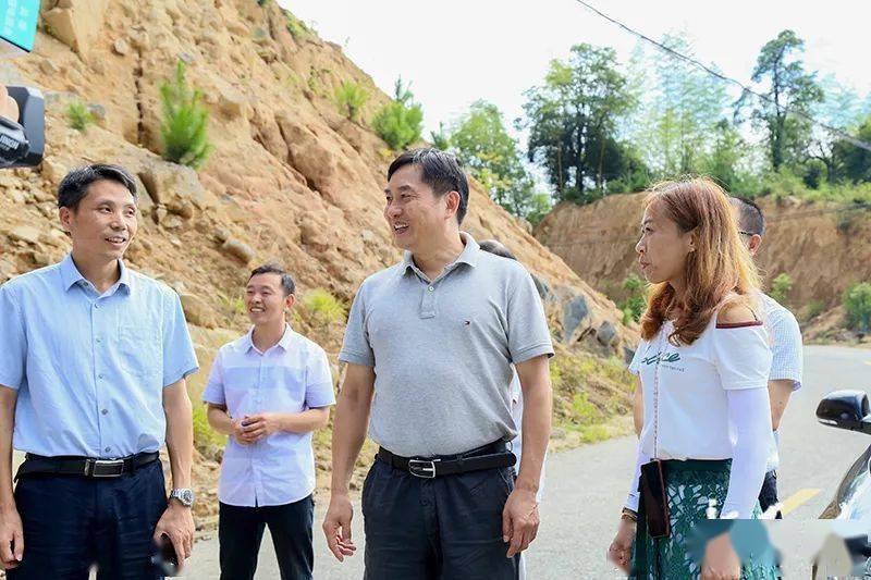 尹朝晖在策源乡调研民宿旅游项目建设