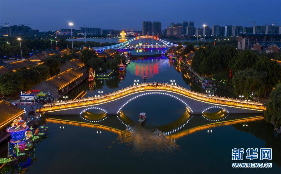 8月9日拍摄的唐山市丰南区唐津运河夜景(无人机照片).