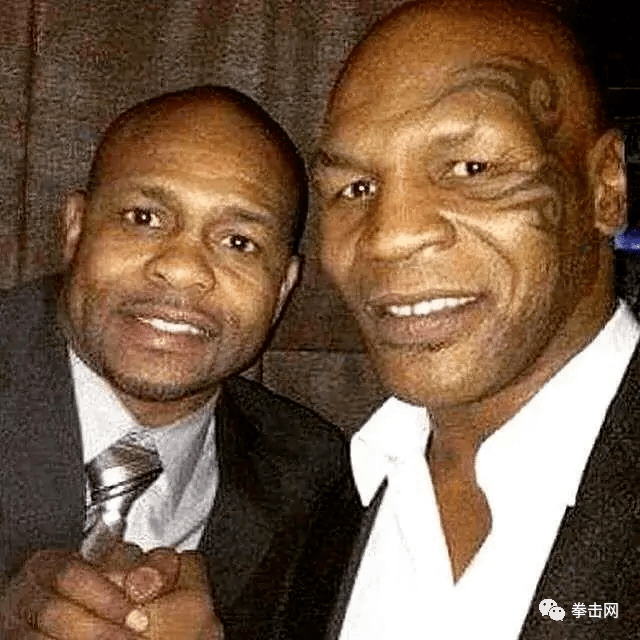 泰森vs琼斯推迟至11月举行  可以继续吊足拳迷胃口赚钱