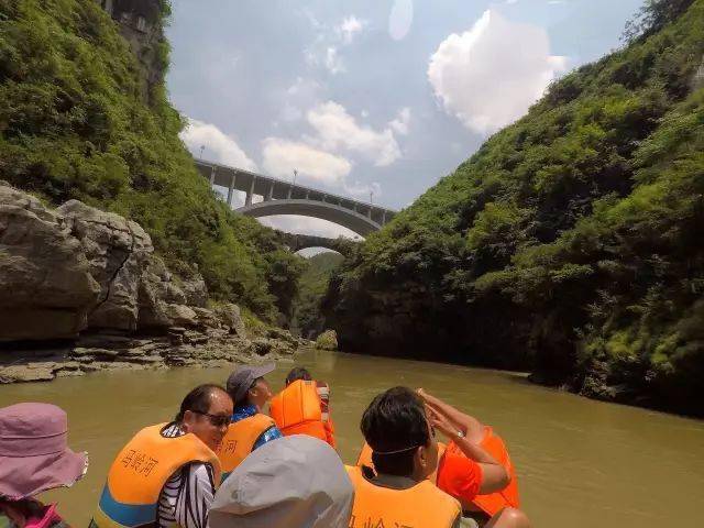 漂流沿途風光,感受馬嶺河大峽谷的秀美