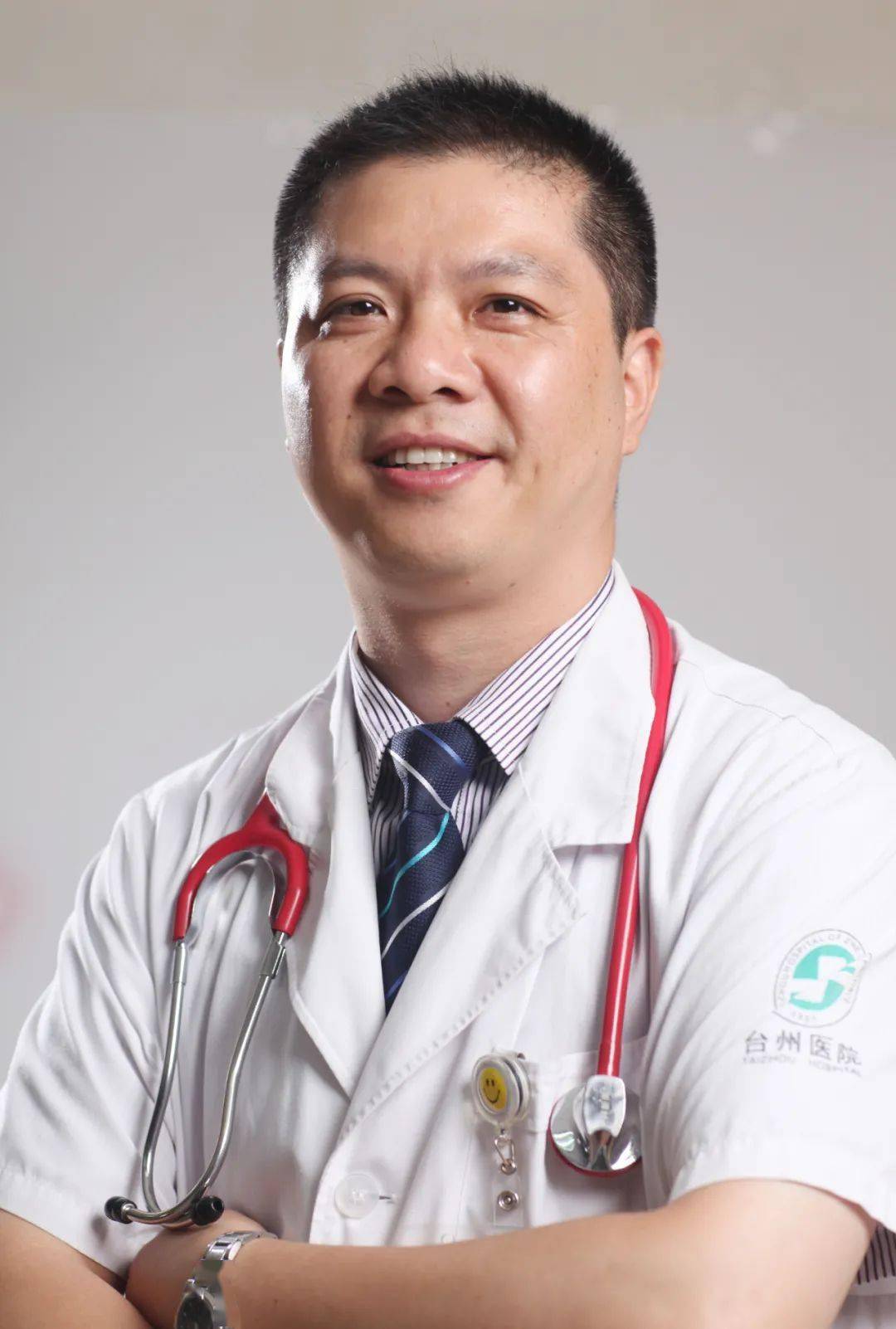 卢先本主任医师,硕士,现任台州医院心血管内科首席医生,仙居县人民