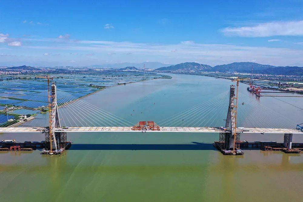 今日潮汕环线高速公路榕江特大桥合龙汕潮揭三城纽带形成