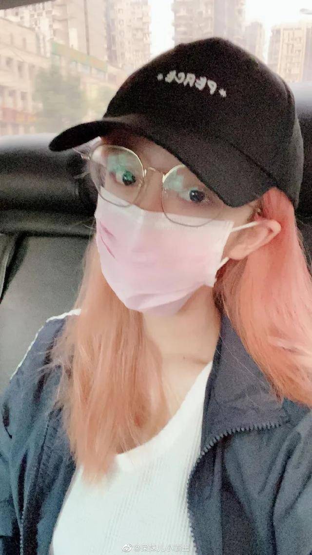 呆妹偶遇足坛大佬,场面尴尬:不认识旭旭宝宝,认识天线宝宝