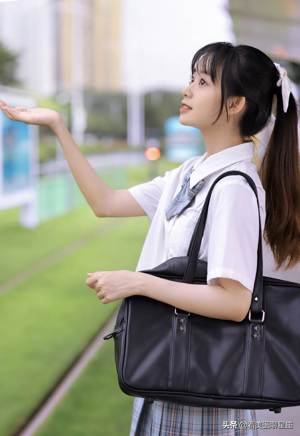 大眼睛美丽学生装女生图集