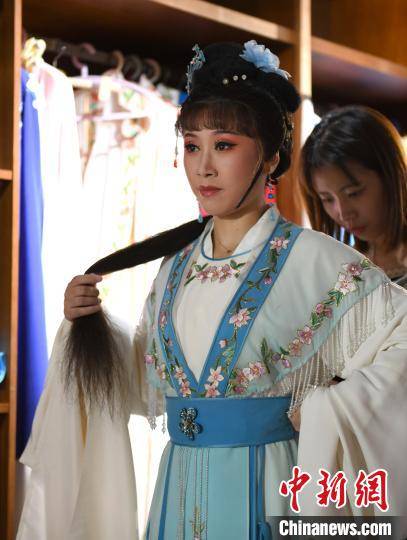 探访女子越剧诞生地浙江嵊州:延续600年前传统重开"娘家戏班"_张茵