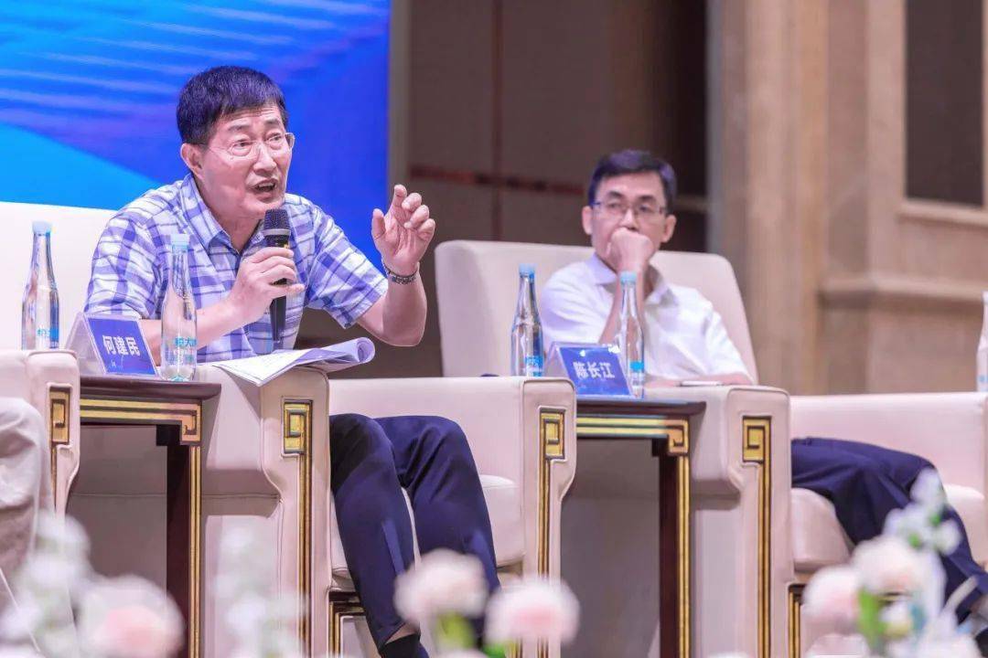 对于南通市此番行政区划调整,南通市委党校教授季建林表示,海门,启东