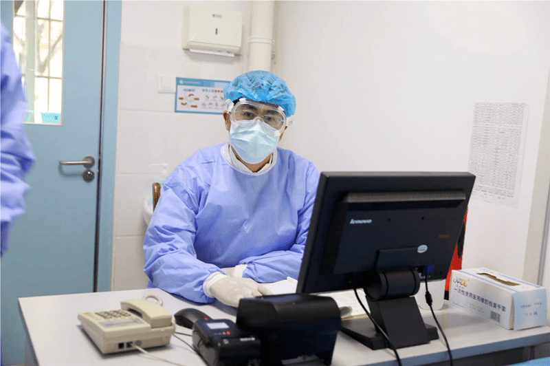 我是党员我带头党员王洪涛防控疫情佑生命疫不容辞他先行