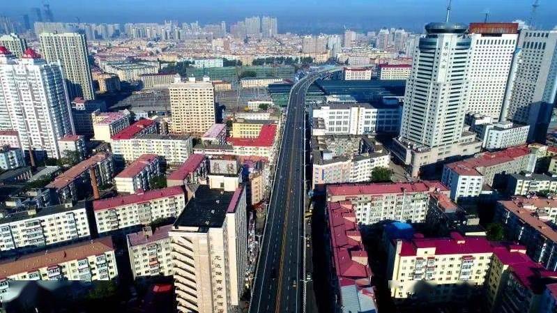 2001年,郭立军见习于哈尔滨海城街跨线桥工程.