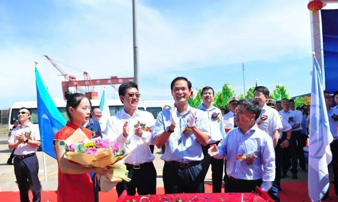 海丰国际第五艘2400teu集装箱船在扬子江盛大命名交付!