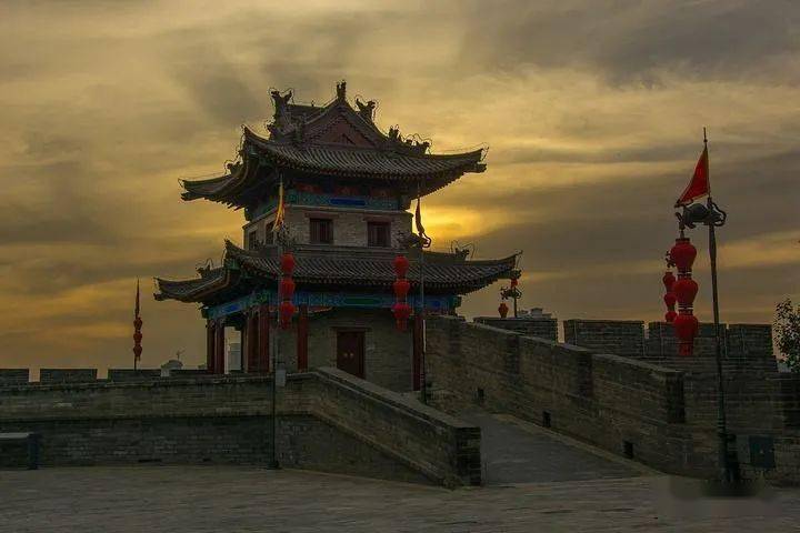 西安明秦王府城墙坍塌,新华社四连追问!