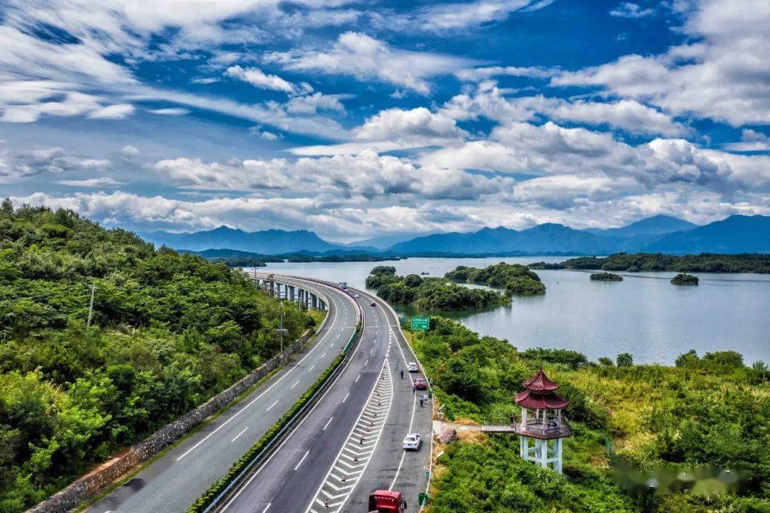 航拍雨后放晴的庐山西海,高速服务区都是如此浪漫_手机搜狐网