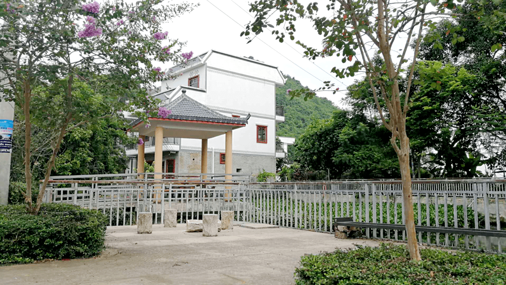 龍州縣上龍鄉民權村荒田屯道綠樹成蔭.▲憑祥市上石鎮馬垌村下岜屯.