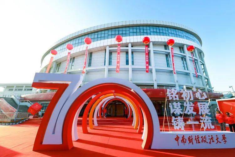 设计活动门头这样设计会更吸引眼球